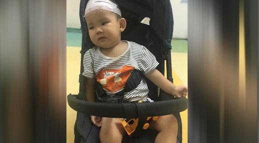 南家长何方美的儿子,注射假疫苗致残。(志愿者提供/记者乔龙)