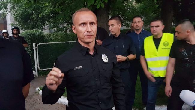 Небытов под участком полиции в Переяславе 