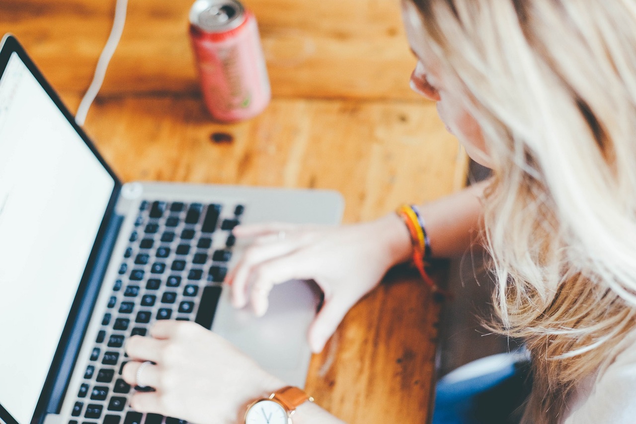 a girl typing on a laptop