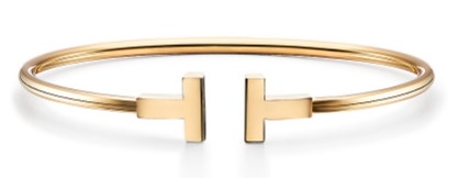 2. กำไลข้อมือผู้หญิงแบรนด์ Tiffany & Co. รุ่น Tiffany T Wire Bracelet in 18k Gold 02