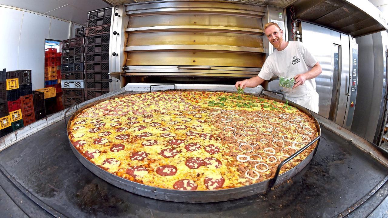 https://pekarnja.com/wp-content/uploads/2019/08/Risen-Pizza-1-Foto-Bild.jpg