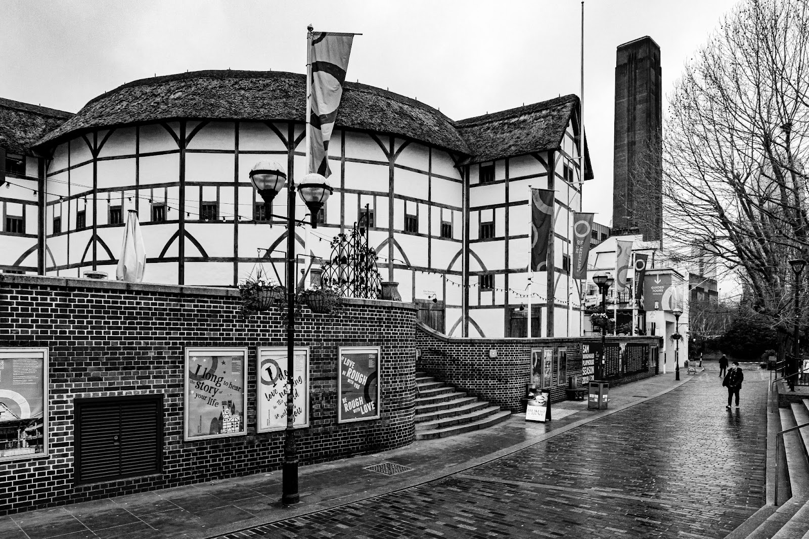 Places to visit in london globe theatre