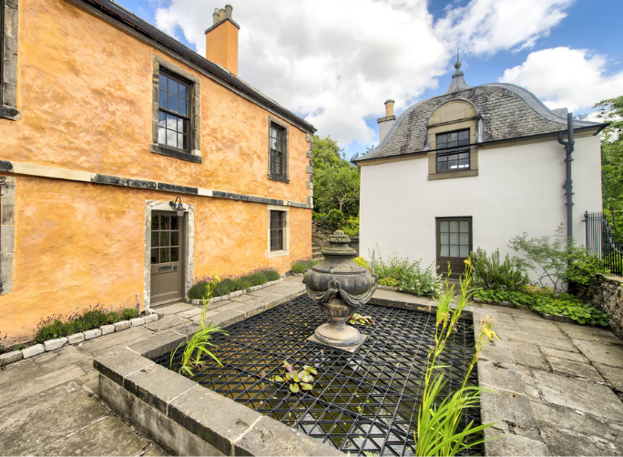 Should I Go to Glasgow or Edinburgh (Answered!)