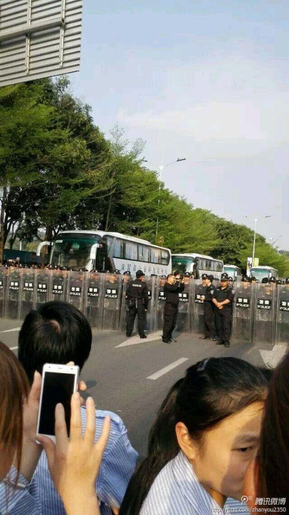 广东深圳5000工人罢工阻交通