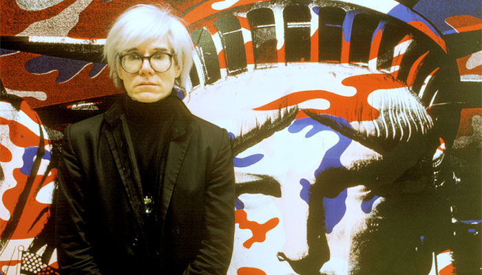 O artista americano Andy Warhol, que disse em 1968 que, no futuro, todos seriam “mundialmente famosos por 15 minutos”