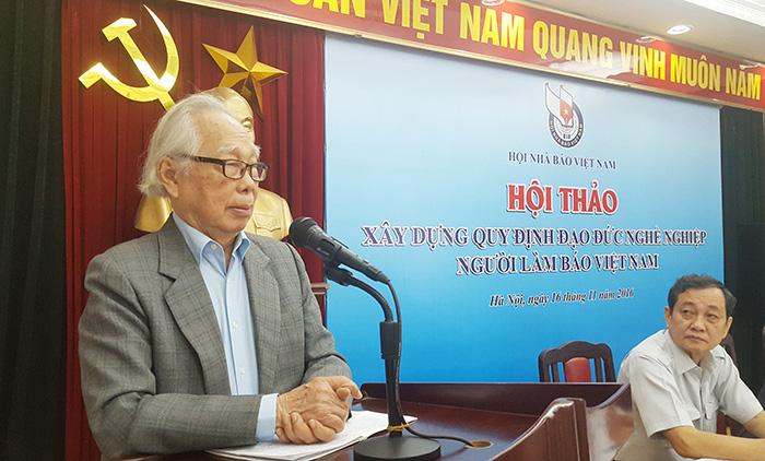 Nhà báo Phan Quang - Nguyên Chủ tịch Hội Nhà báo Việt Nam phát biểu tại Hội thảo.