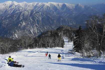 8. 【上川郡】北海道最高峰の山々の絶景を眺めながら滑れる温泉街のスキー場「層雲峡スキー場」