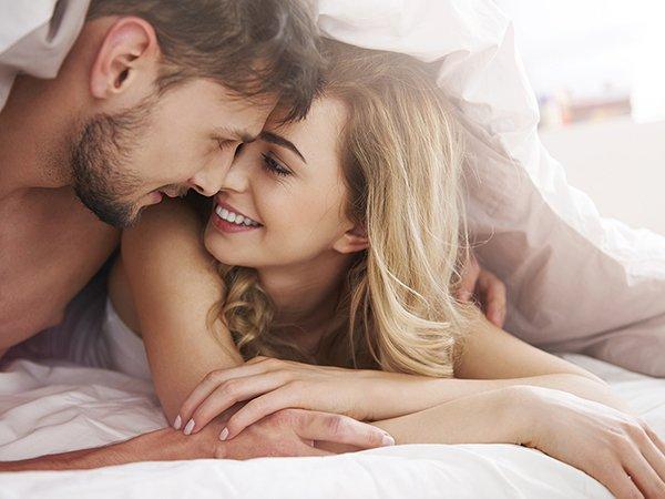 Tiết lộ 10 cách chiều chồng khi ân ái khiến chàng sướng điên