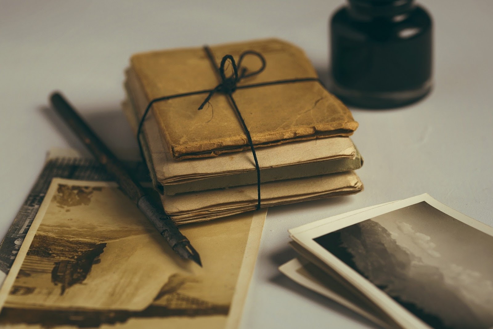 livros e caneta banco de imagem bardo budismo