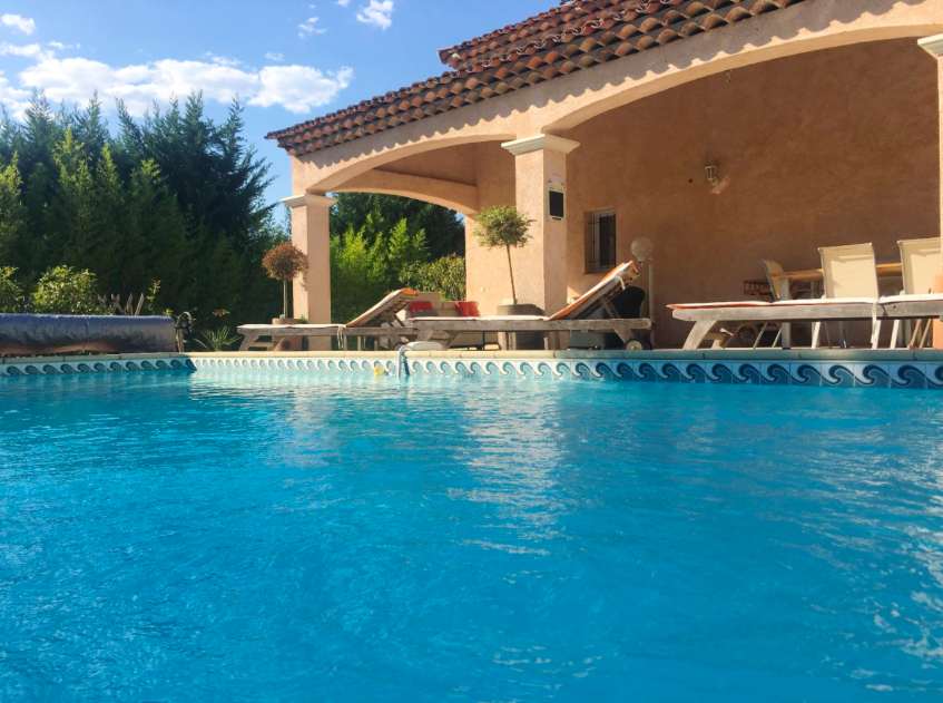 Fêtez votre anniversaire autour d'une piscine privée à Nice 