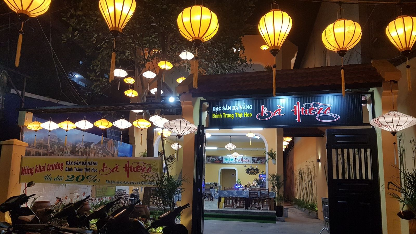 Quán Bà Hường - một địa điểm ăn uống nổi tiếng với món bánh tráng cuốn thịt heo Đà Nẵng thơm ngon chuẩn vị