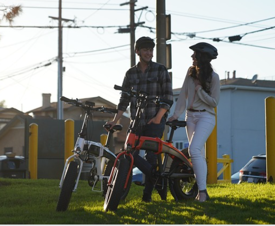 Electric Bikes vs. Electric Scooters: Which one suits you?
