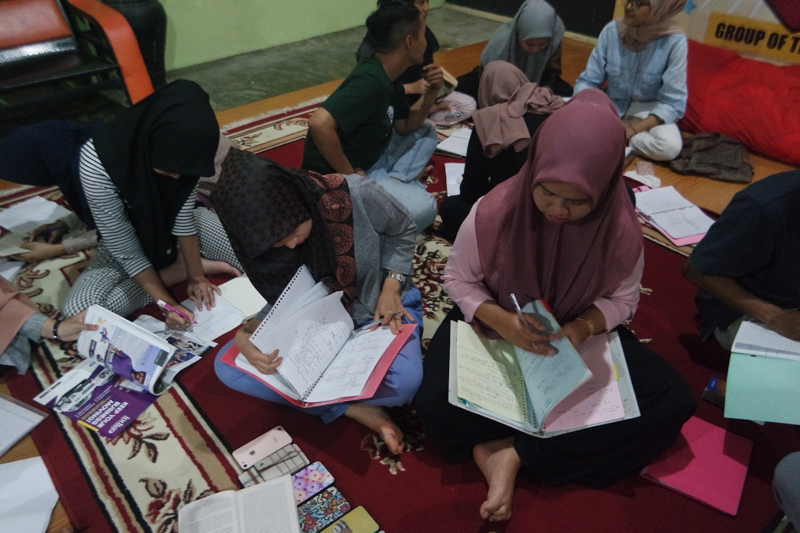 belajar listening bersama menghadapi TOEFL harau.org