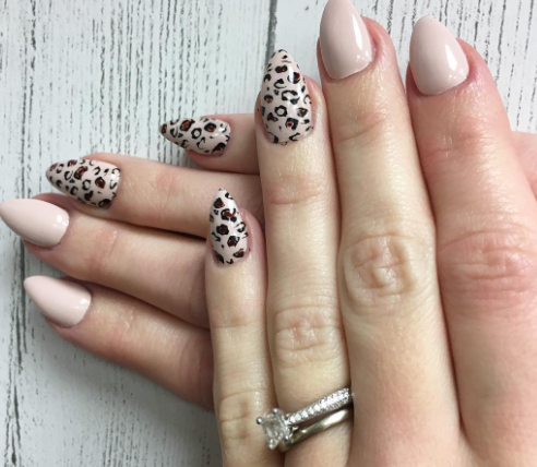  Leopard  nude nail art design