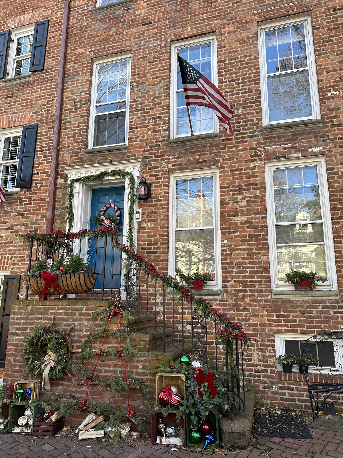LIT's Living on Capitol Hill (Hell!?) Old Town Alexandria Christmas