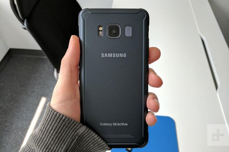 Cùng review về địa chỉ Samsung S8 active mua tại TPHCM