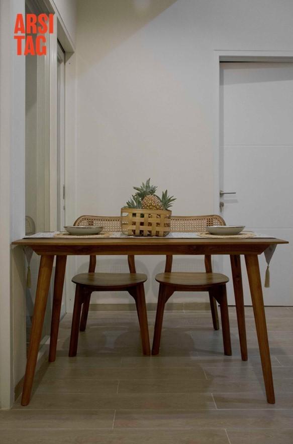 Meja makan dan kursi kayu kombinasi rotan