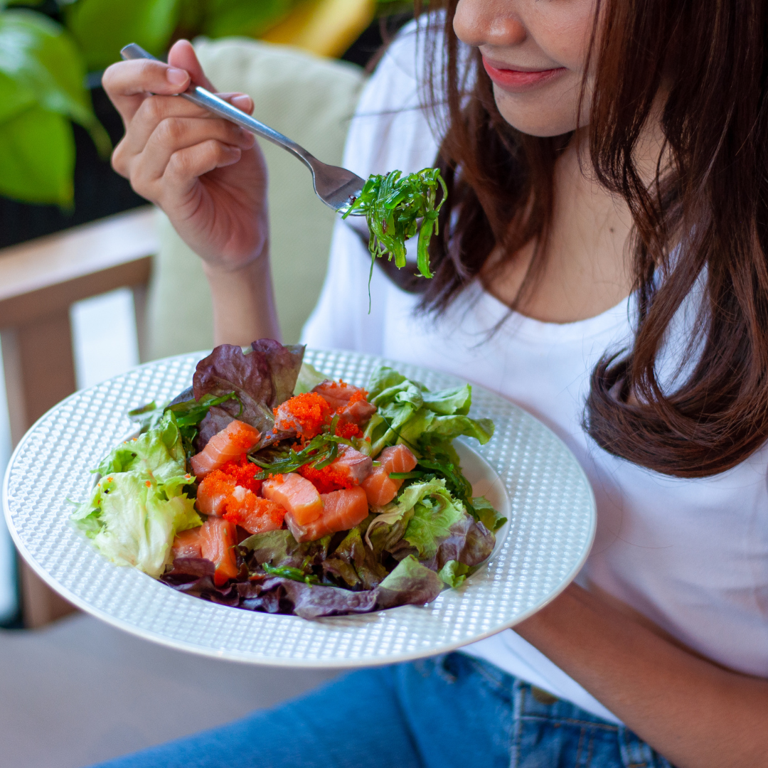 Lady eating a healthy salad