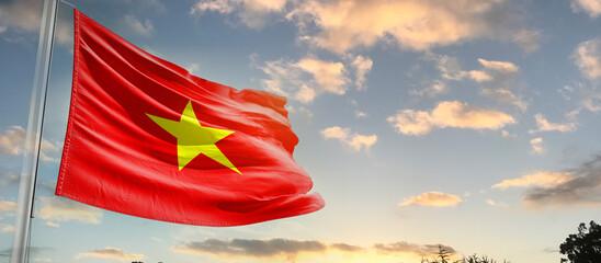 Vải cờ Tổ quốc Việt Nam tung bay trên nền trời - Hình ảnh