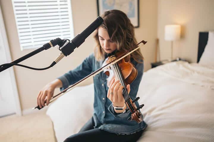 recording violin with ribbon microphone