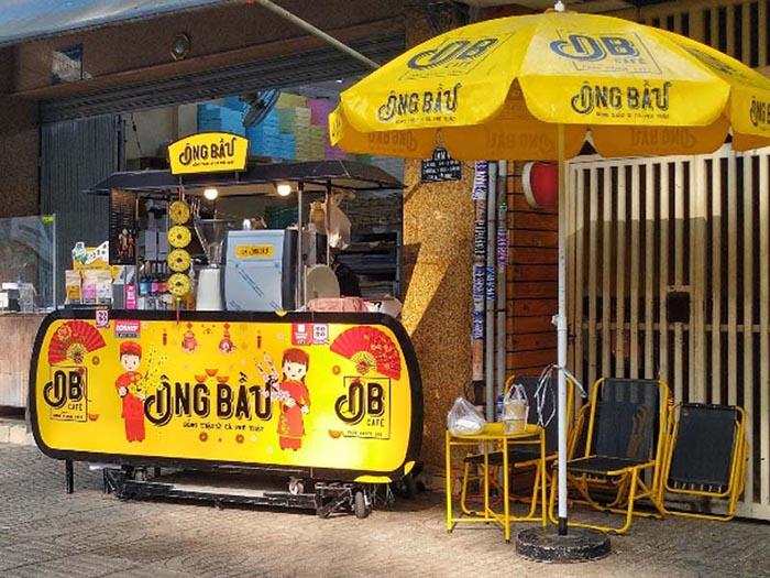 Ảnh có chứa văn bản, vàng, ngoài trời

Mô tả được tạo tự động