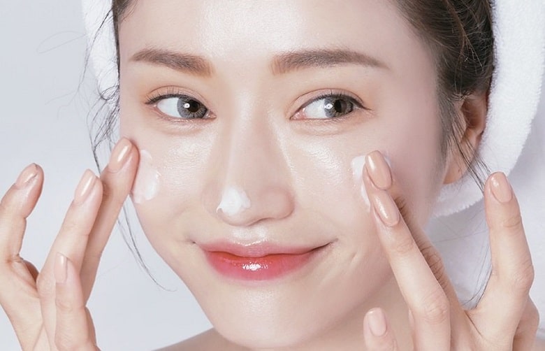 Đừng skincare sai cách vì bỏ qua bước dưỡng ẩm cho da.