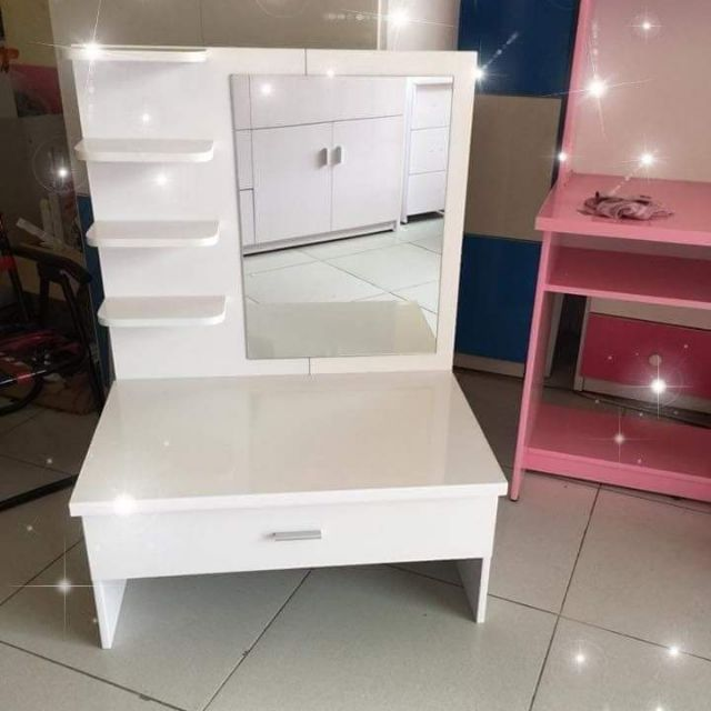 Bàn trang điểm mini bằng nhựa