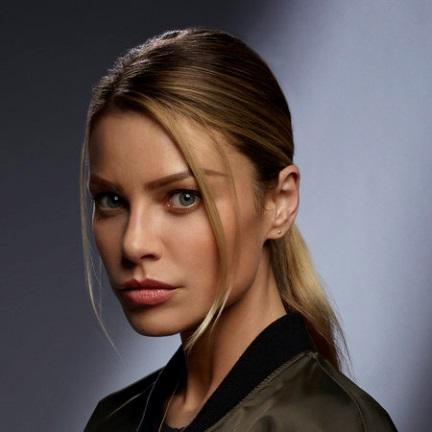 http://www.fox.com/sites/default/files/styles/bio_page_circular/public/LUC-s2_21-Chloe-White_2440.rc_hires1.jpg?itok=rl_MzloM