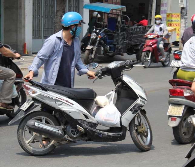 Xe tay ga hoạt động nặng hơn xe số