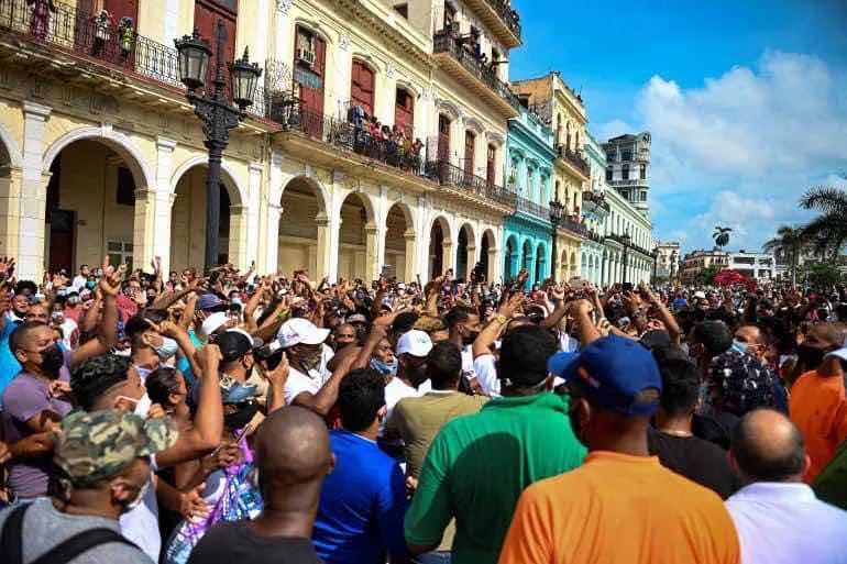 NHIỀU THÀNH PHỐ Ở CUBA XUỐNG ĐƯỜNG ĐÒI LẬT ĐỔ CHẾ ĐỘ ĐỘC TÀI CỘNG SẢN VÀ ĐÒI TỰ DO. 