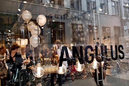 uregelmæssig dæk TVstation ANGULUS Concept Store - Skobutik i København K