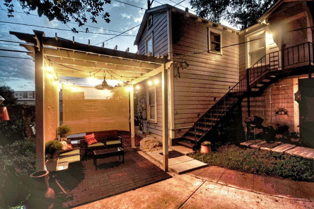 Pecan Tree House - Best Tree House Rentals for Couples in Austin