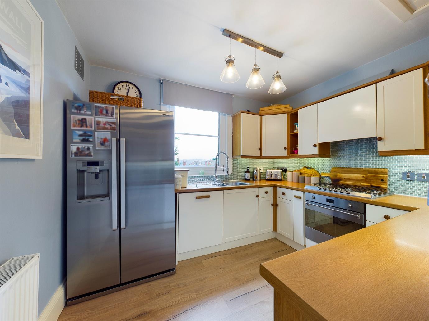 o | Home of the week from The Property Centre – Bisley Old Road