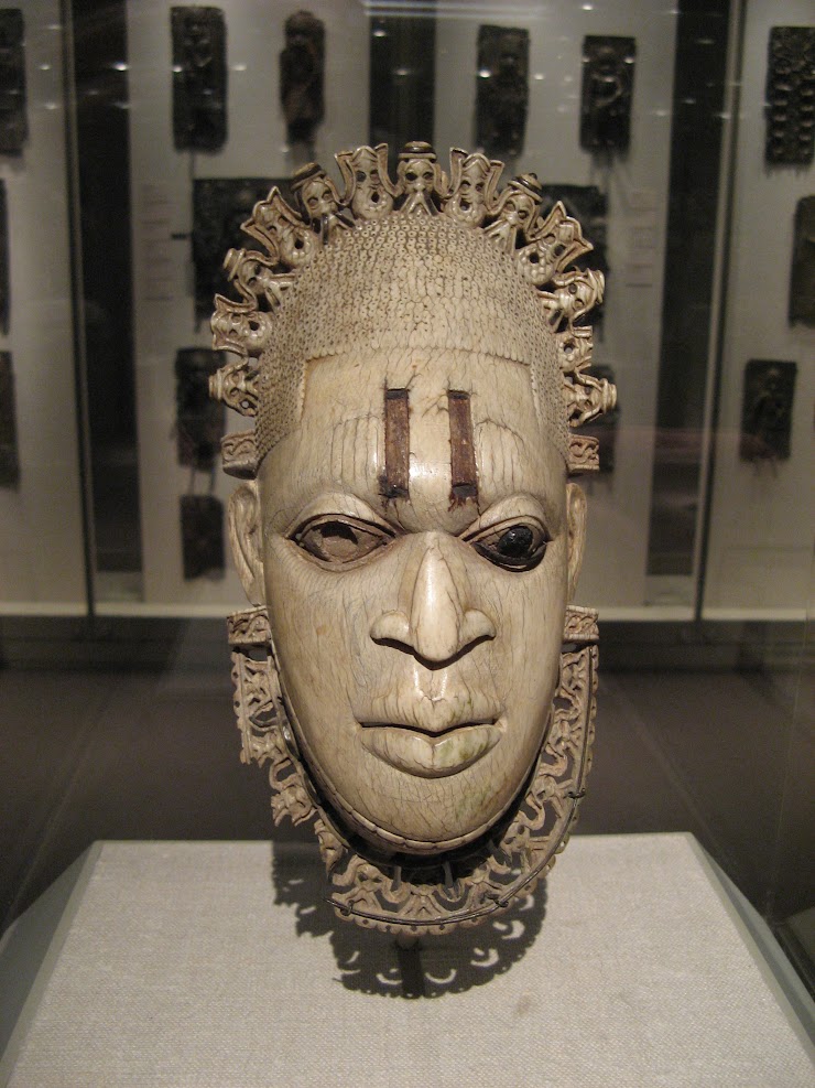 Máscara do século XVI, Nigéria, Edo, Corte de Benin. Máscara feita em marfim.