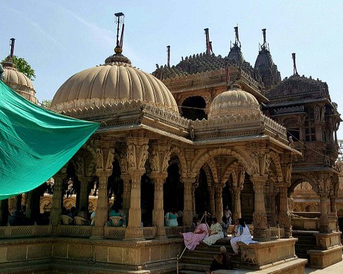 Hathee Singh Jain Temple | Taxi in Ahmedabad