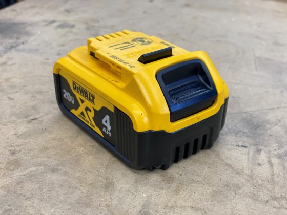 รีวิว ไฟสปอร์ตไลท์ DeWALT Cordless Hood Light3