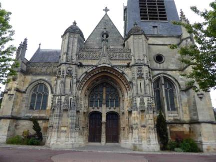 Photo à Montdidier (80500) : La façade de l'église Saint Pierre - Montdidier,  346509 Communes.com