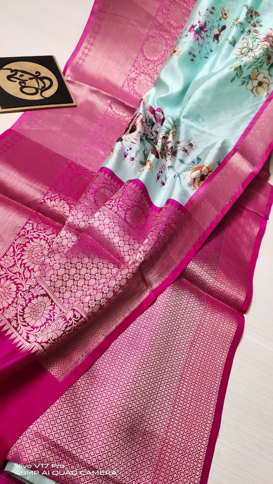 Pure beneras chinaya pattu Floral design with kanchi border