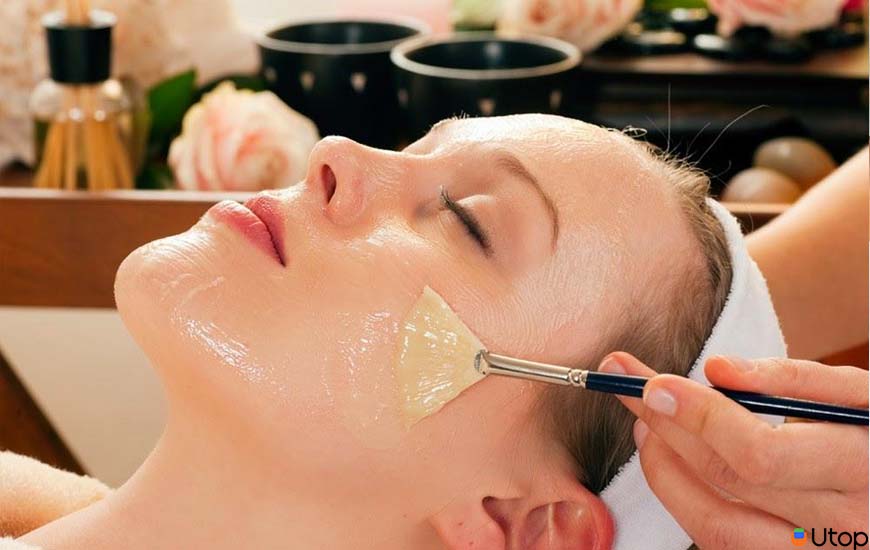Massage mặt kết hợp với mặt nạ thải độc Bát Tiên Trà Hoa