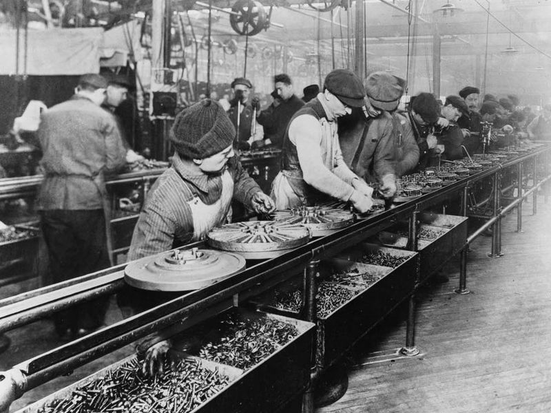 In 1913, Henry Ford Introduced the Assembly Line: His Workers Hated It |  Smart News | Smithsonian Magazine