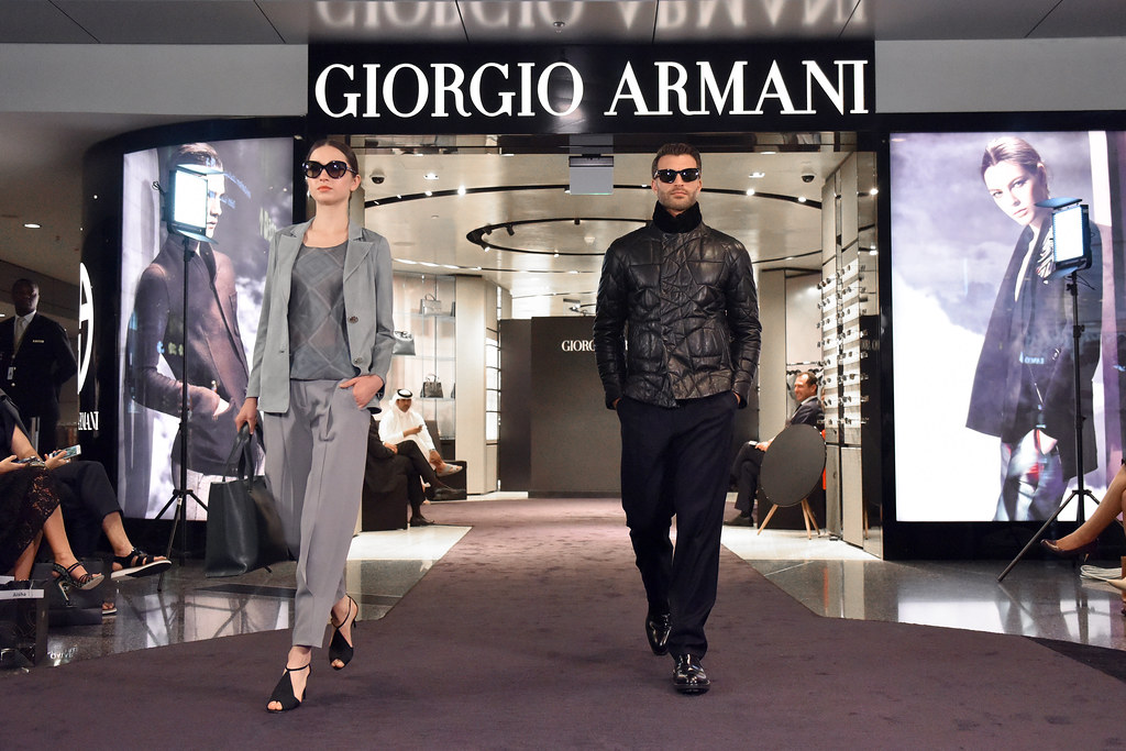 Giorgio Armani là thương hiệu thời trang nổi tiếng thế giới, tạo được nhiều dấu ấn độc đáo