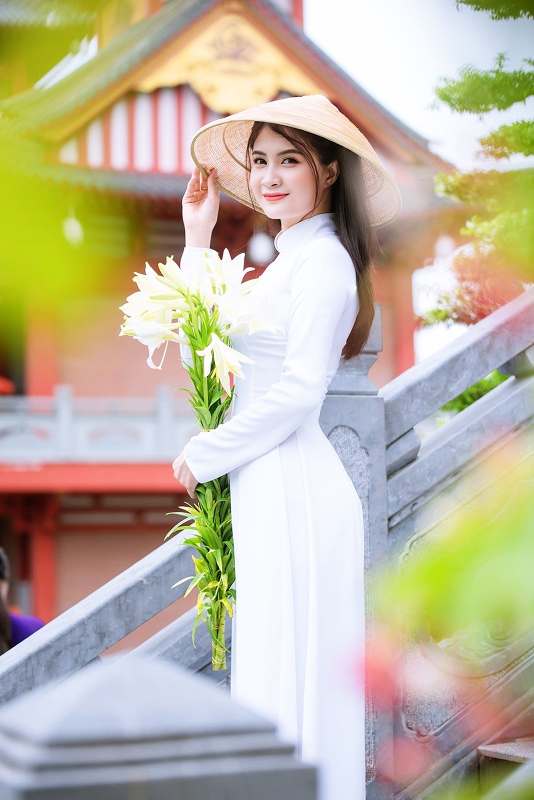Cách Tạo Dáng Mặc Áo Dài Chụp Ảnh Sống Ảo Đẹp
