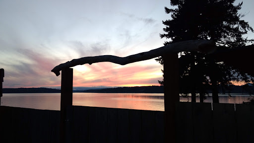 Grocery Store «Indianola Country Store & Deli», reviews and photos, 9175 NE Shore Dr, Indianola, WA 98342, USA