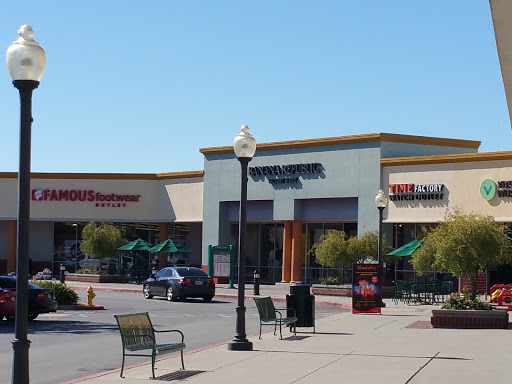 Clothing Store «Banana Republic Factory Store», reviews and photos, 681 Leavesley Rd, Gilroy, CA 95020, USA