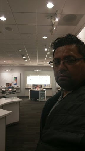 Cell Phone Store «Verizon», reviews and photos, 1189 Admiral Callaghan Ln, Vallejo, CA 94591, USA