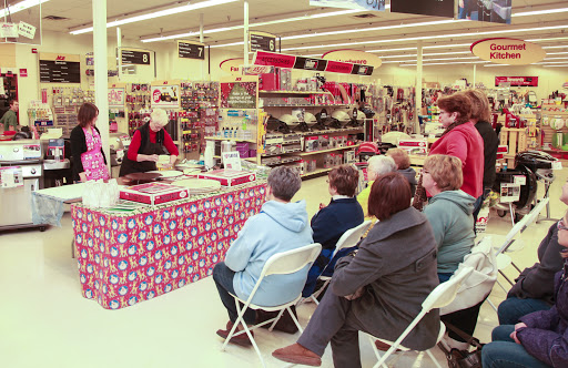 Hardware Store «Arrow Ace Hardware & Paint», reviews and photos, 201 N Victory Dr, Mankato, MN 56001, USA