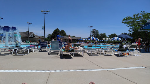 Community Center «Vernon Hills Park District - Sullivan Community Center and Family Aquatic Center», reviews and photos, 635 N Aspen Dr, Vernon Hills, IL 60061, USA