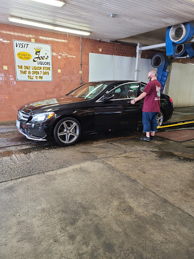 Vic's Car Wash en Fall River