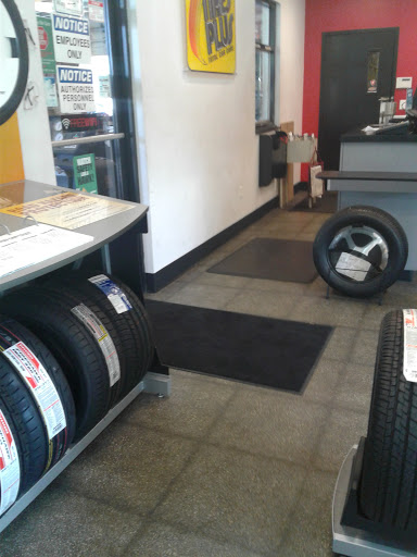 Tire Shop «Tires Plus», reviews and photos, 2820 Weston Rd, Weston, FL 33331, USA