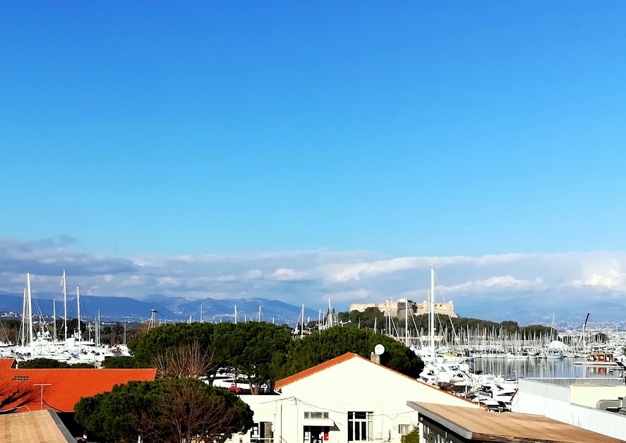 Appartement avec balcon sur la marina à Antibes (Alpes-Maritimes 06)